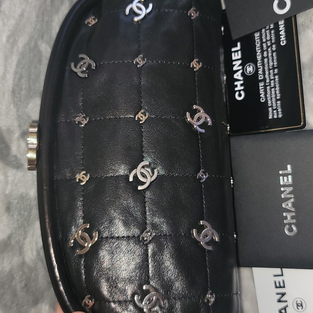 Chanel Vintage Clutch Limited Edition Black Leather CC Charm Logo Gold & Silver - Picture 16 of 17